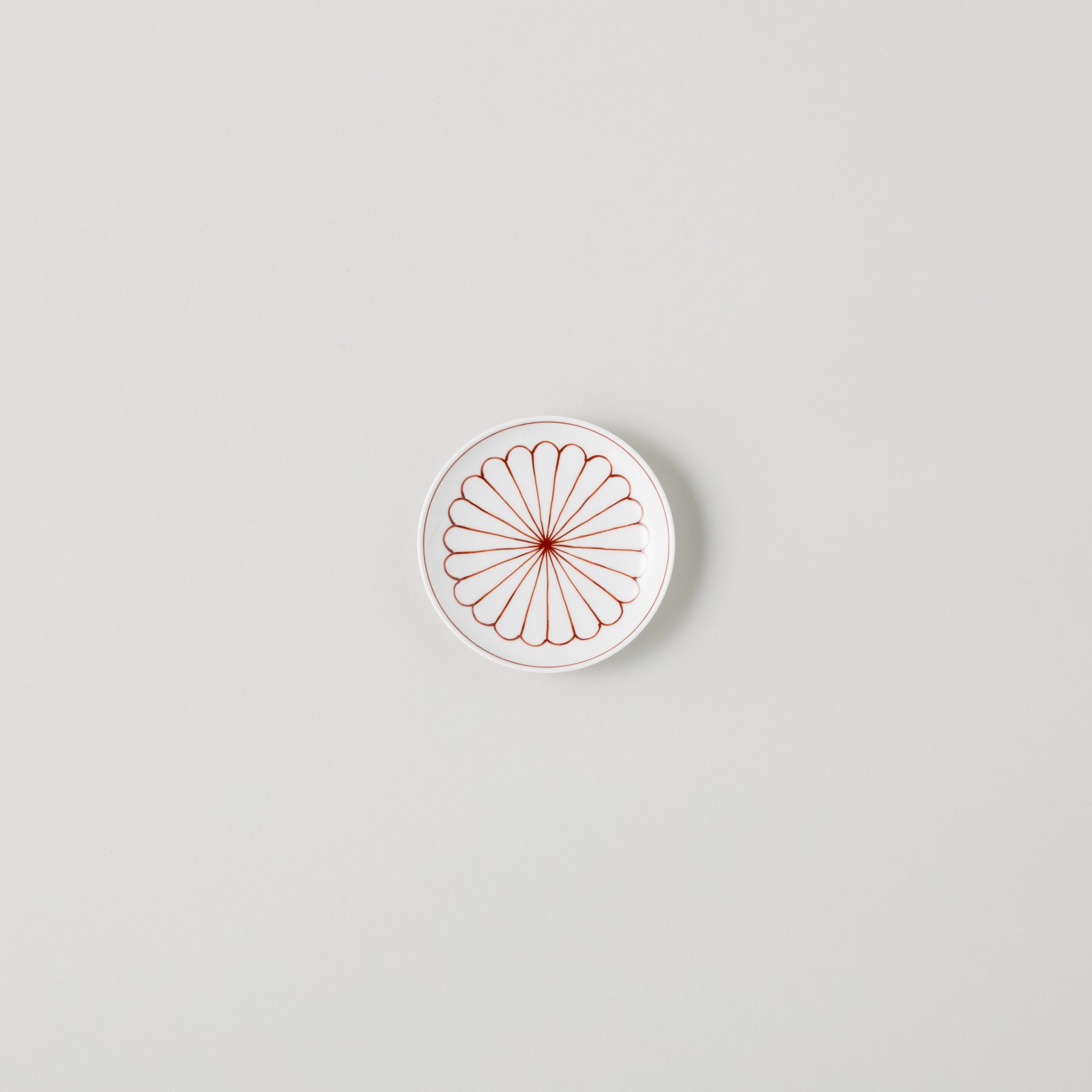 小皿 和文/赤 | 有限会社マルヒロ | 波佐見焼の陶磁器ブランド