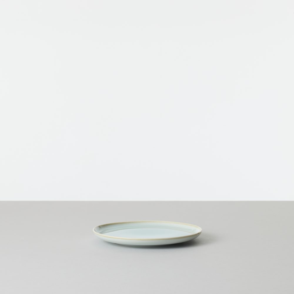 青白磁 5寸皿 | 有限会社マルヒロ | 波佐見焼の陶磁器ブランド